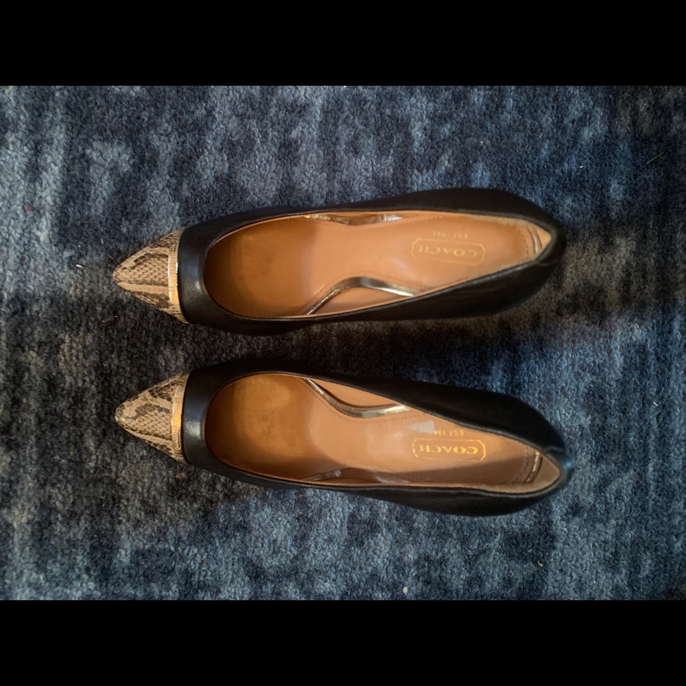 Coach Pumps